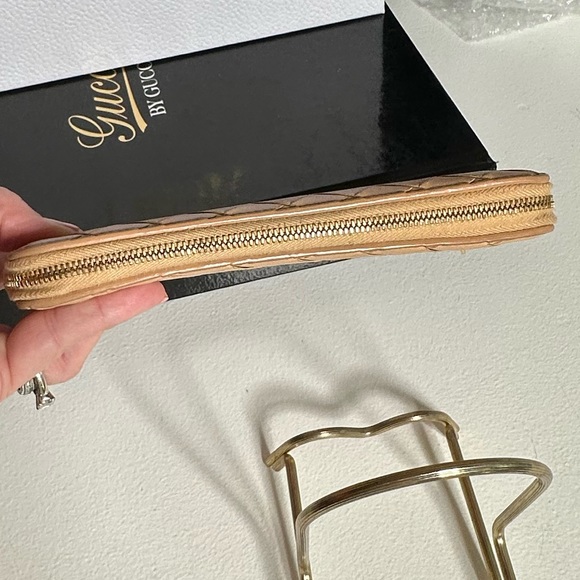 Low Start Bottega Veneta Women’s Wallet - Picture 6 of 13